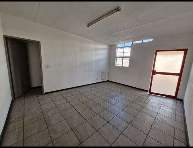 219M² WAREHOUSE TO LET IN JET PARK